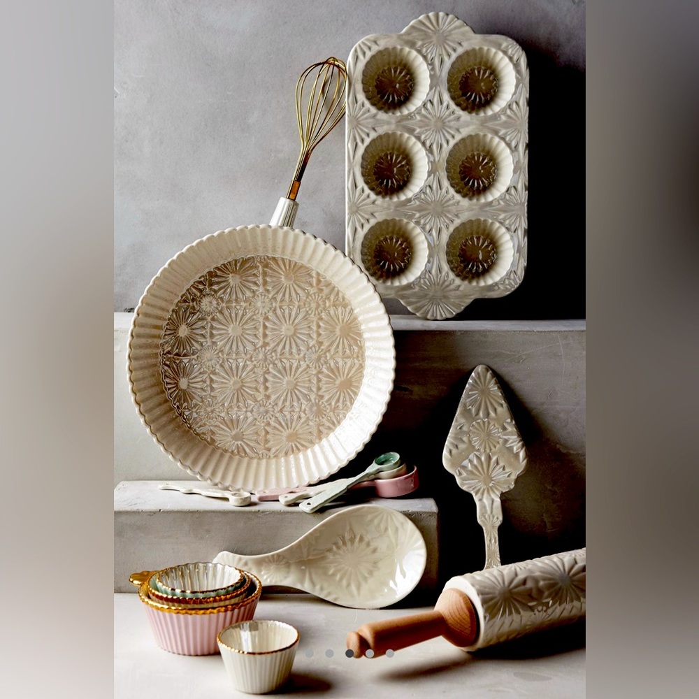ISO ANTHROPOLOGIE RAISED BLOOM BAKEWARE